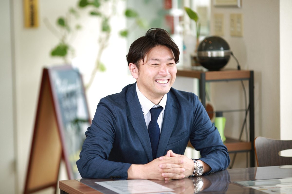 お客様と向き合うスタッフ